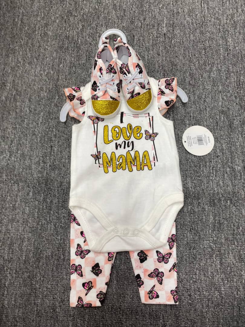 Ensemble 3 Pièces Bébé – Body + Legging + Chaussures « Sassy Like My Mom »