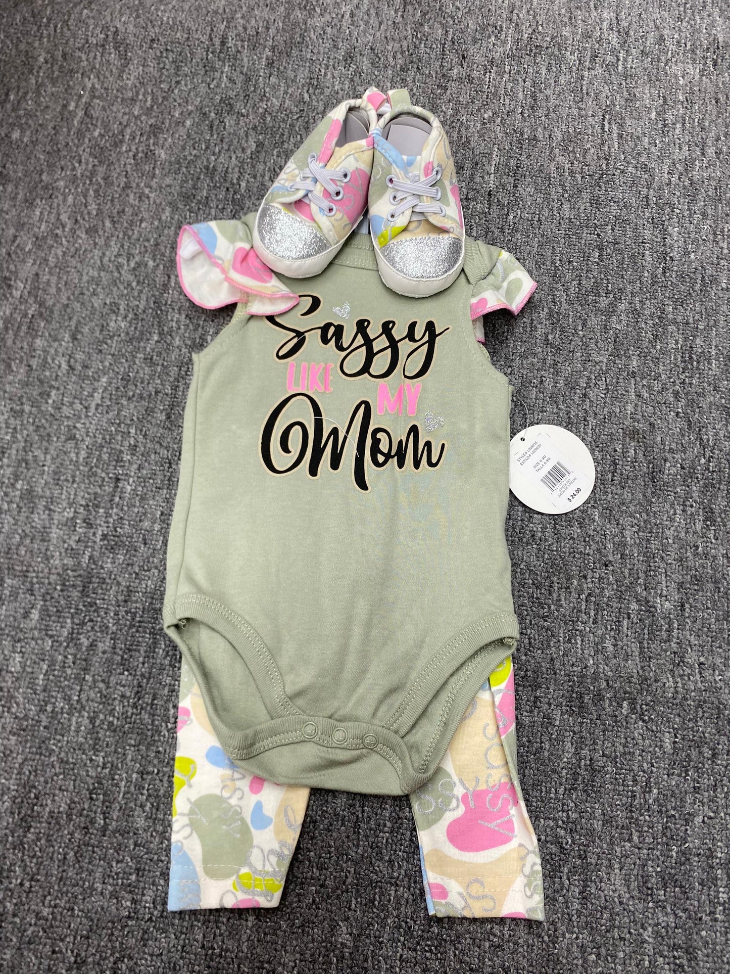 Ensemble 3 Pièces Bébé – Body + Legging + Chaussures « Sassy Like My Mom »