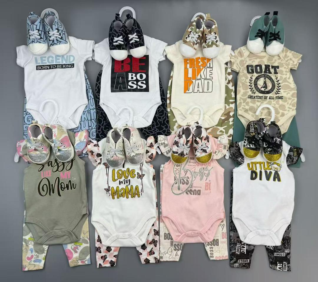 Ensemble 3 Pièces Bébé – Body + Legging + Chaussures « Sassy Like My Mom »
